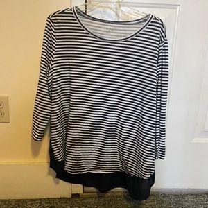 White and dark blue striped 3/4 length sleeve shirt.